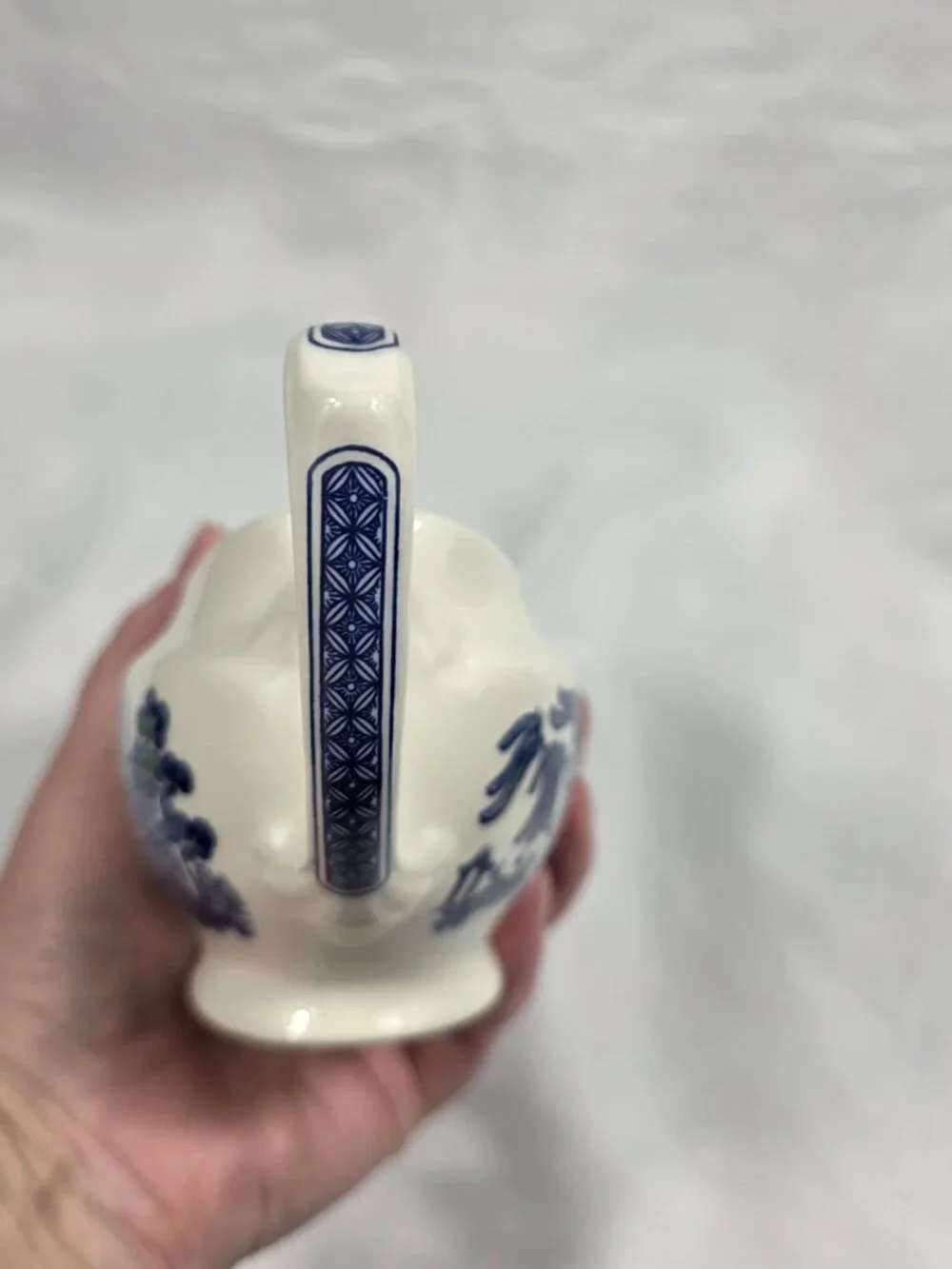 Churchill Willow Blue Gravy Boat Georgian Shape Earthenware England